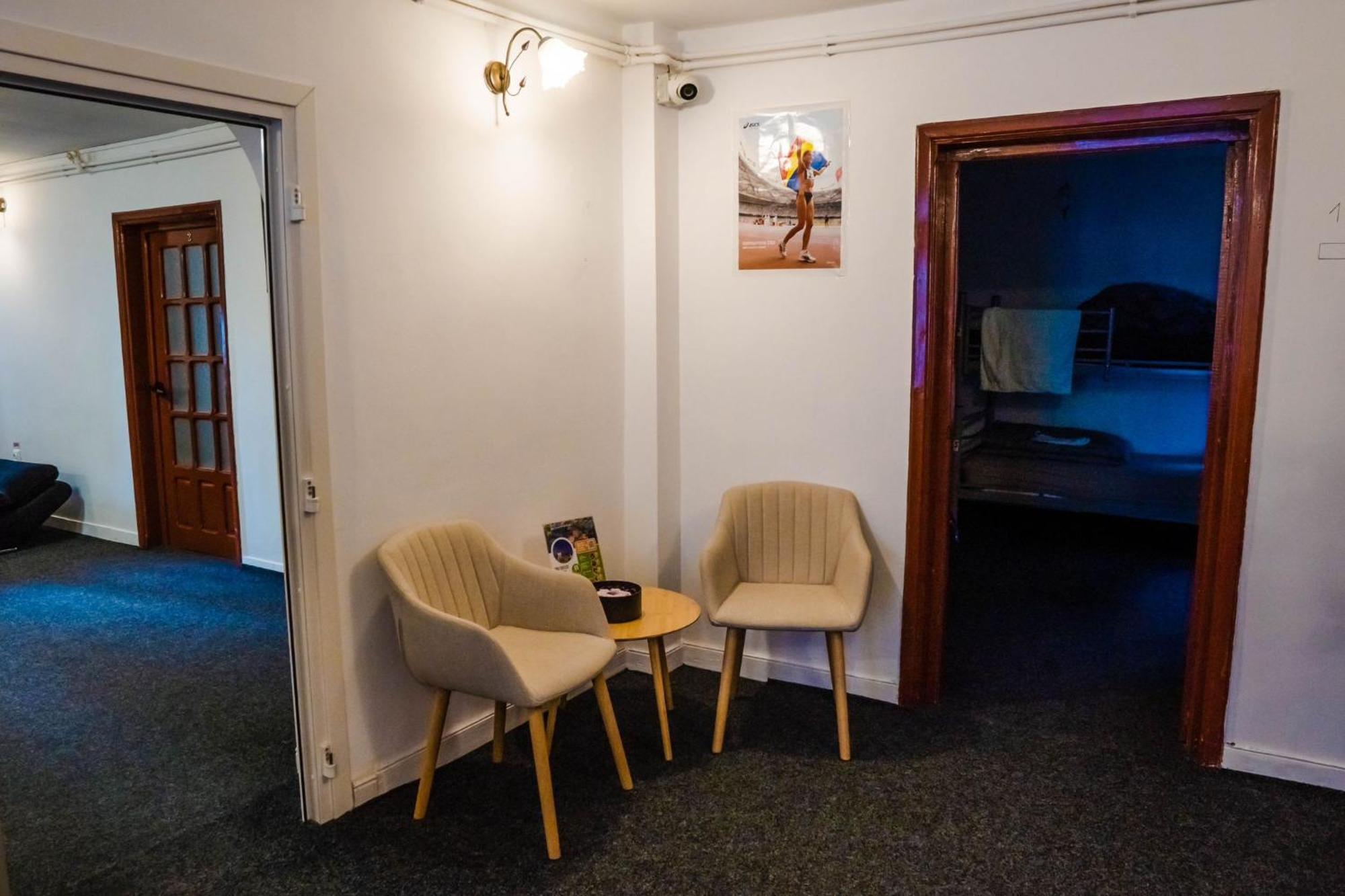 Posto Letto in Dormitorio Femminile con 6 Letti